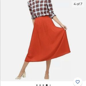 Gorgeous JCREW Factory pleated midi skirt in red size 10
